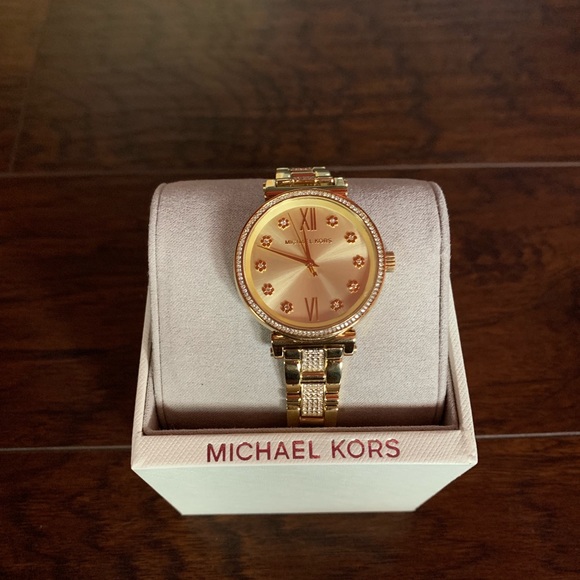 Never been used it was gifted. Not a watch girl. - Picture 4 of 6